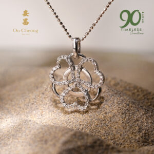 Eterna Bloom Diamond Pendant