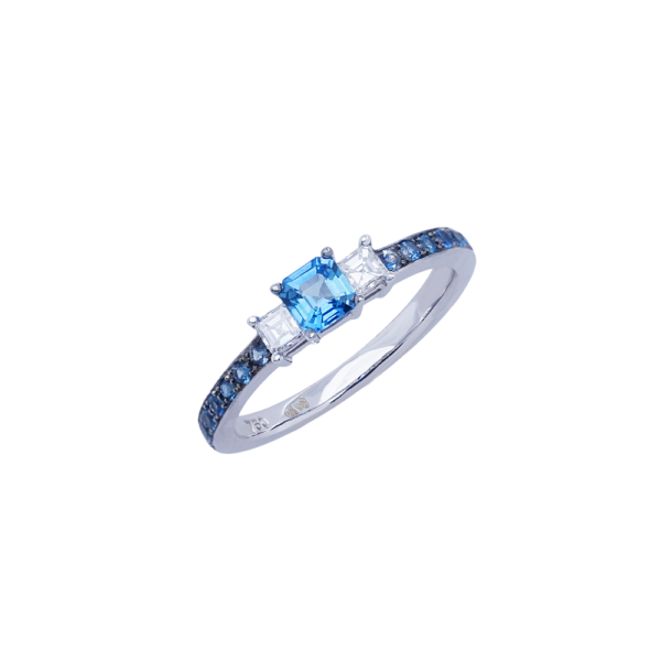Blue Poise Sapphire Ring